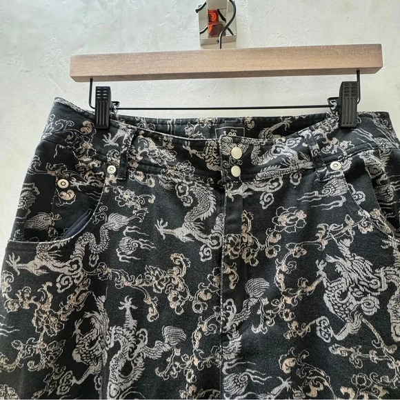 VTG Lees || Women's Dragon Printed Pants Black Ankle Cuffed Size 10 - Picture 6 of 12